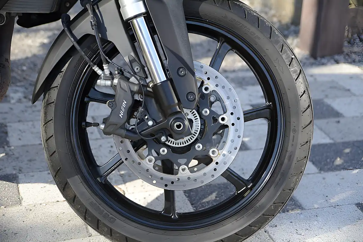 Used 2024 Suzuki V-Strom Re Green - Interior and Exterior details 8