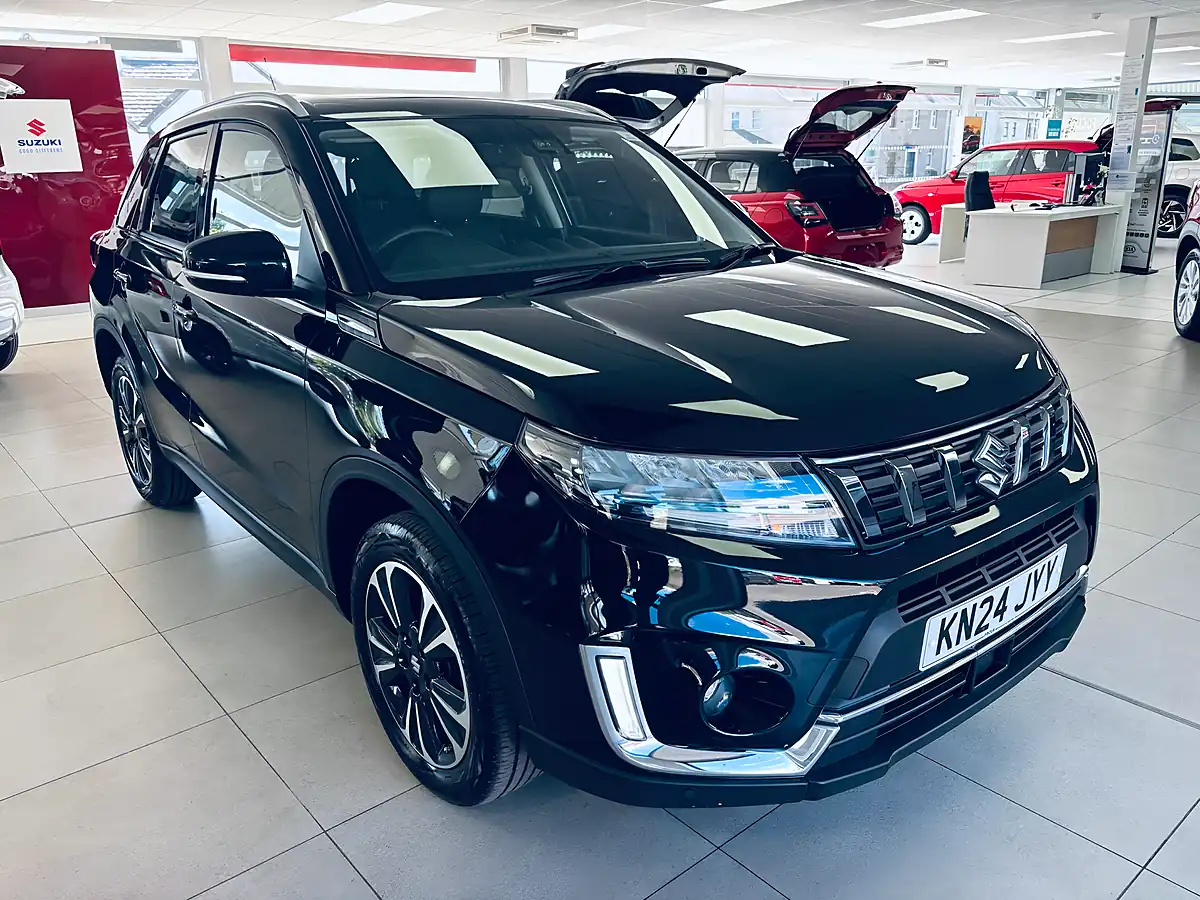 Used 2024 Suzuki Vitara SZ5 Black - Front View