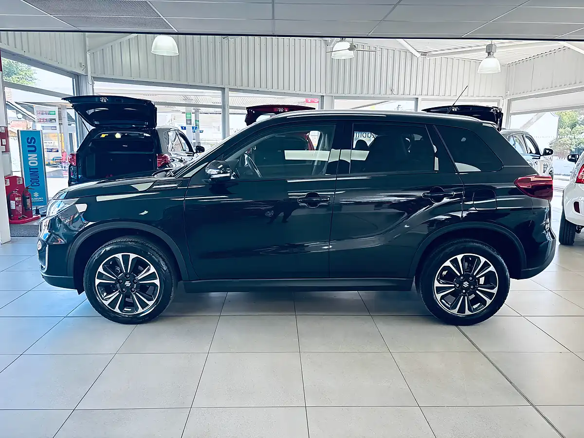 Used 2024 Suzuki Vitara SZ5 Black - Interior and Exterior details 5