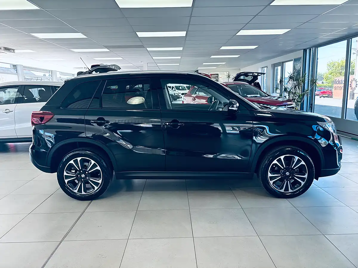 Used 2024 Suzuki Vitara SZ5 Black - Interior and Exterior details 8