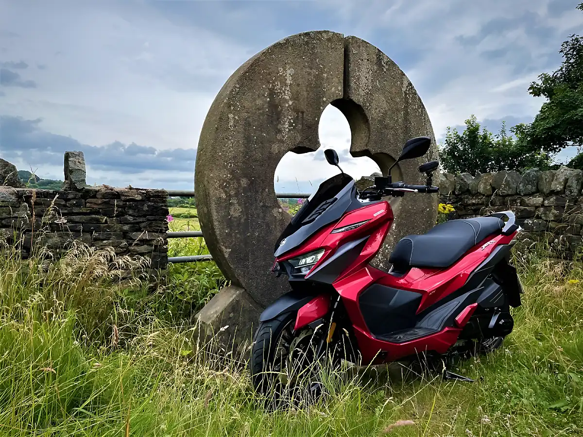 Used 2024 Sym Jet X Black/Grey/Red/White - Interior and Exterior details 4