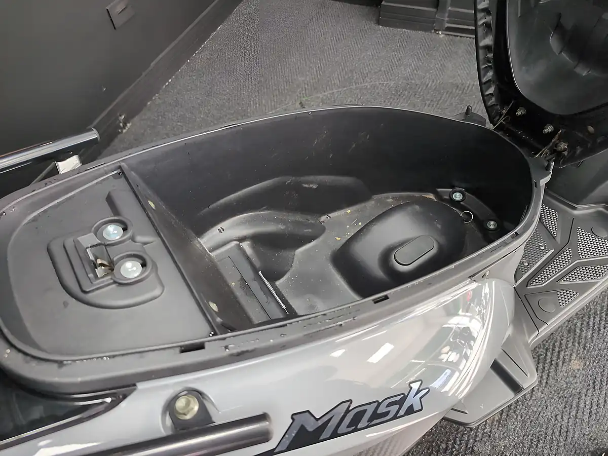 Used 2024 Sym Mask 50 Grey - Interior and Exterior details 6