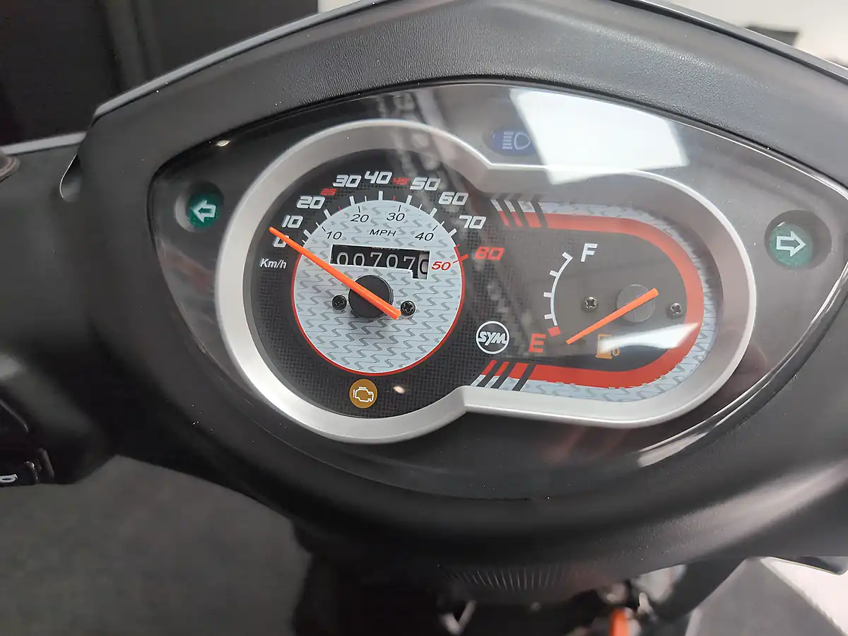 Used 2024 Sym Mask 50 Grey - Interior and Exterior details 9