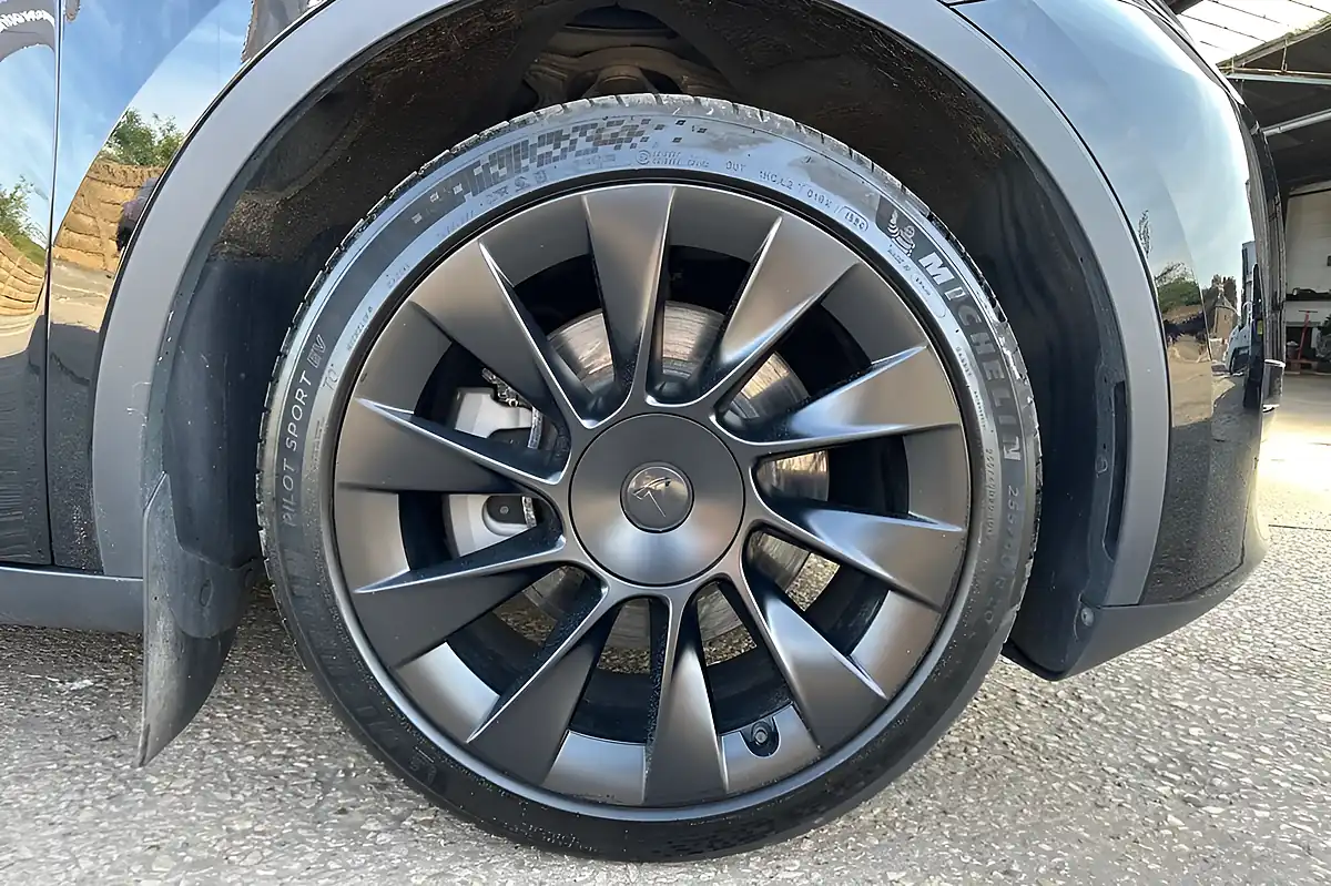 Used 2024 Tesla Model Y SUV 5dr Black - Interior and Exterior details 9