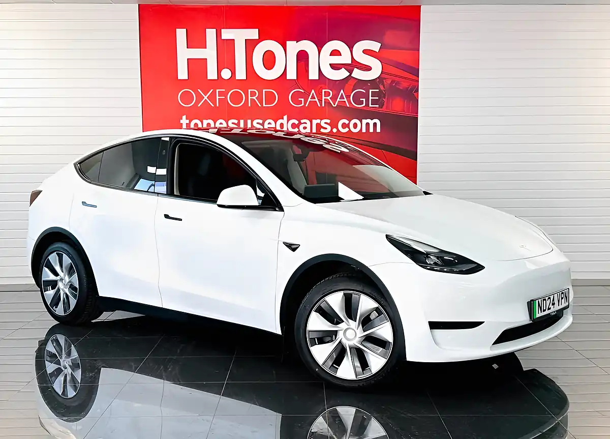 Used 2024 Tesla Model Y White - Front View