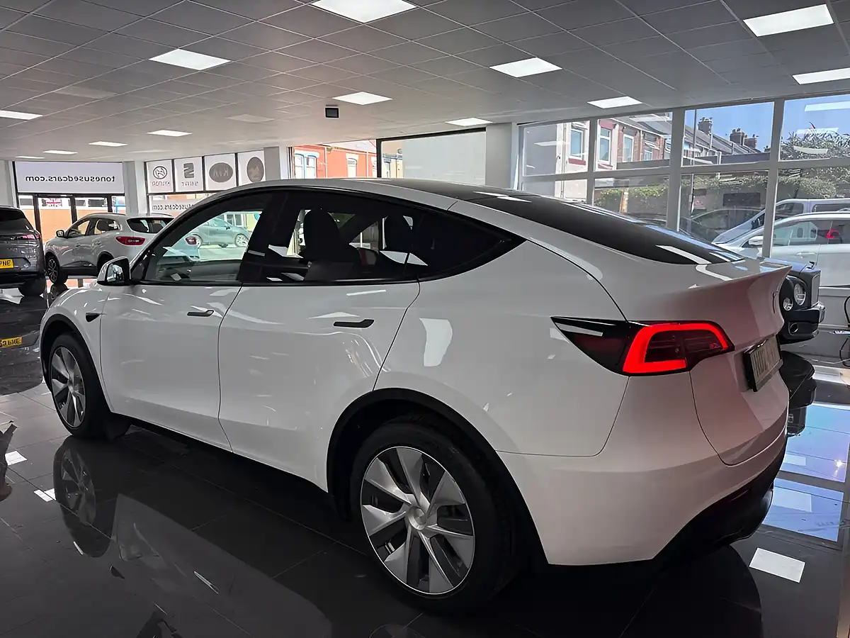 Used 2024 Tesla Model Y White - Interior and Exterior details 10