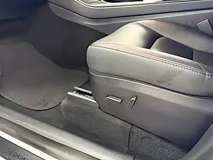 Used 2024 Tesla Model Y White - Interior and Exterior details 11