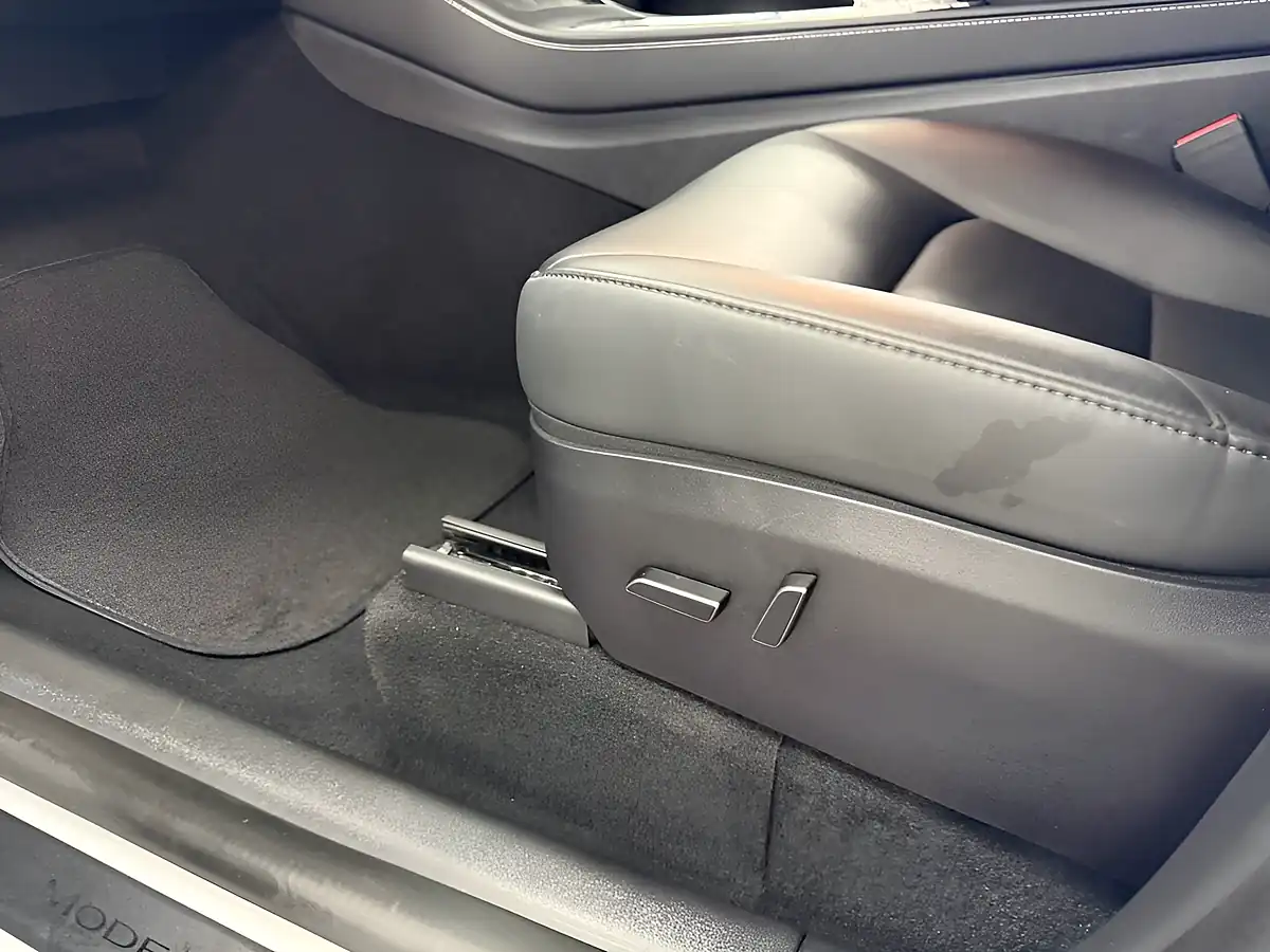Used 2024 Tesla Model Y White - Interior and Exterior details 11