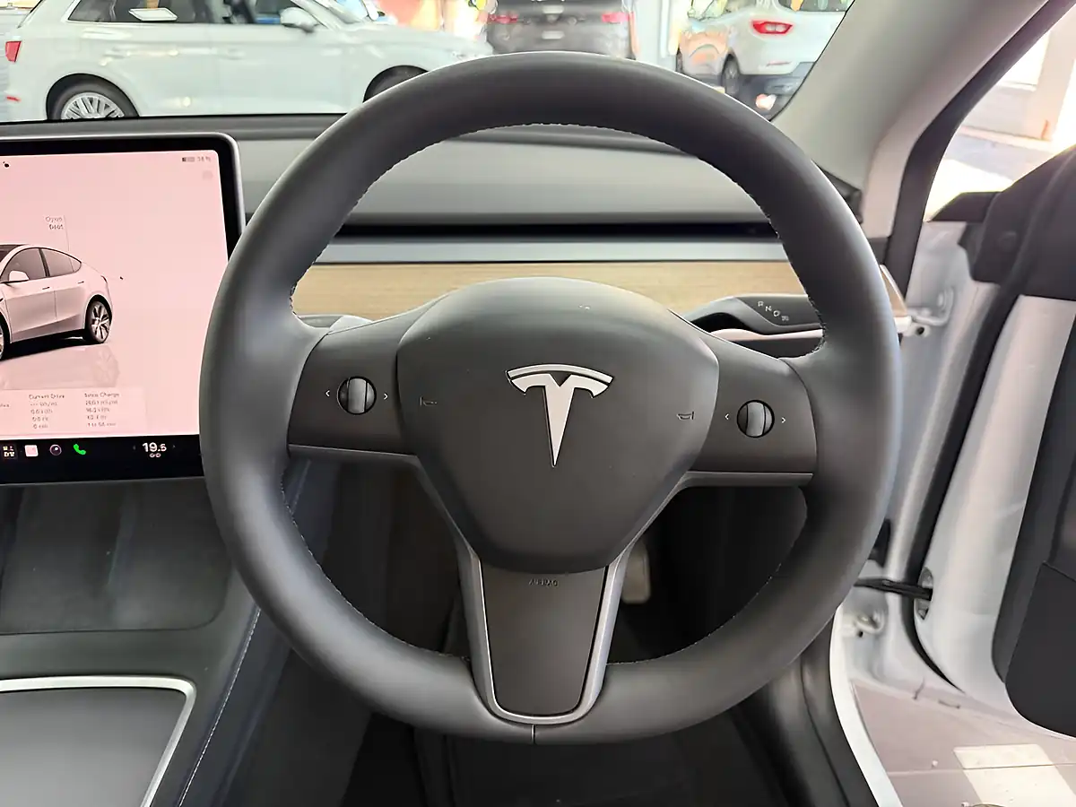 Used 2024 Tesla Model Y White - Interior and Exterior details 15