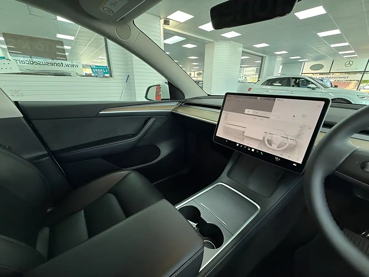 Used 2024 Tesla Model Y White - Interior and Exterior details 20
