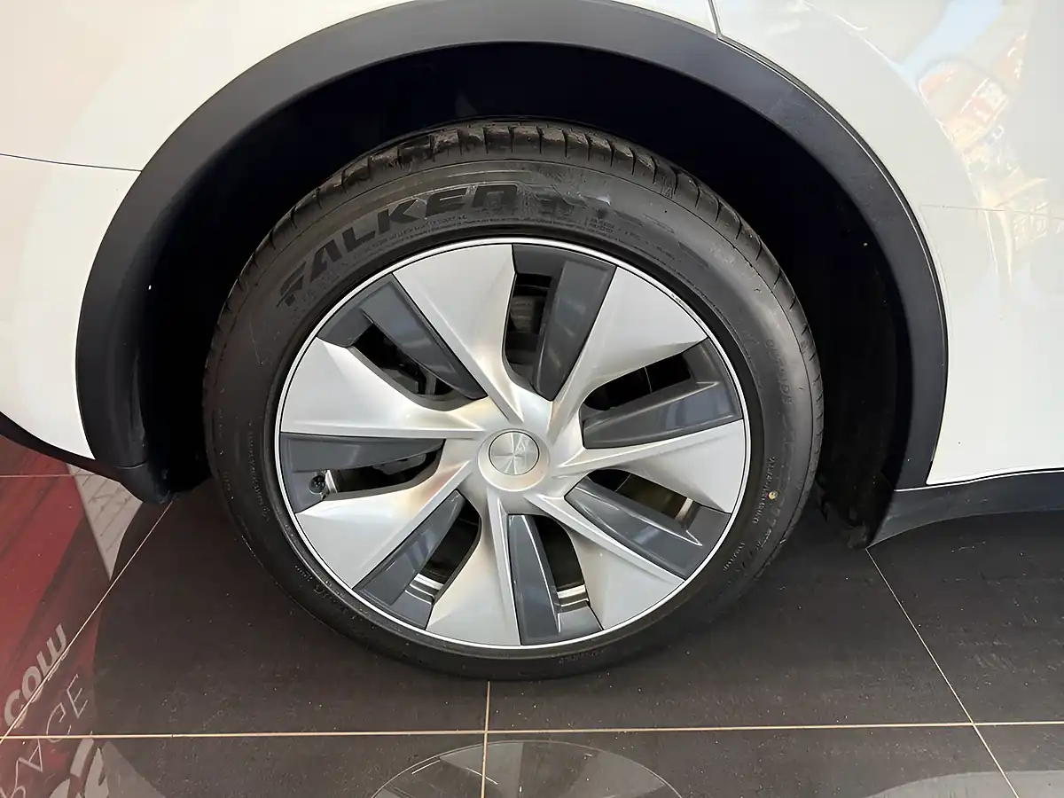 Used 2024 Tesla Model Y White - Interior and Exterior details 3