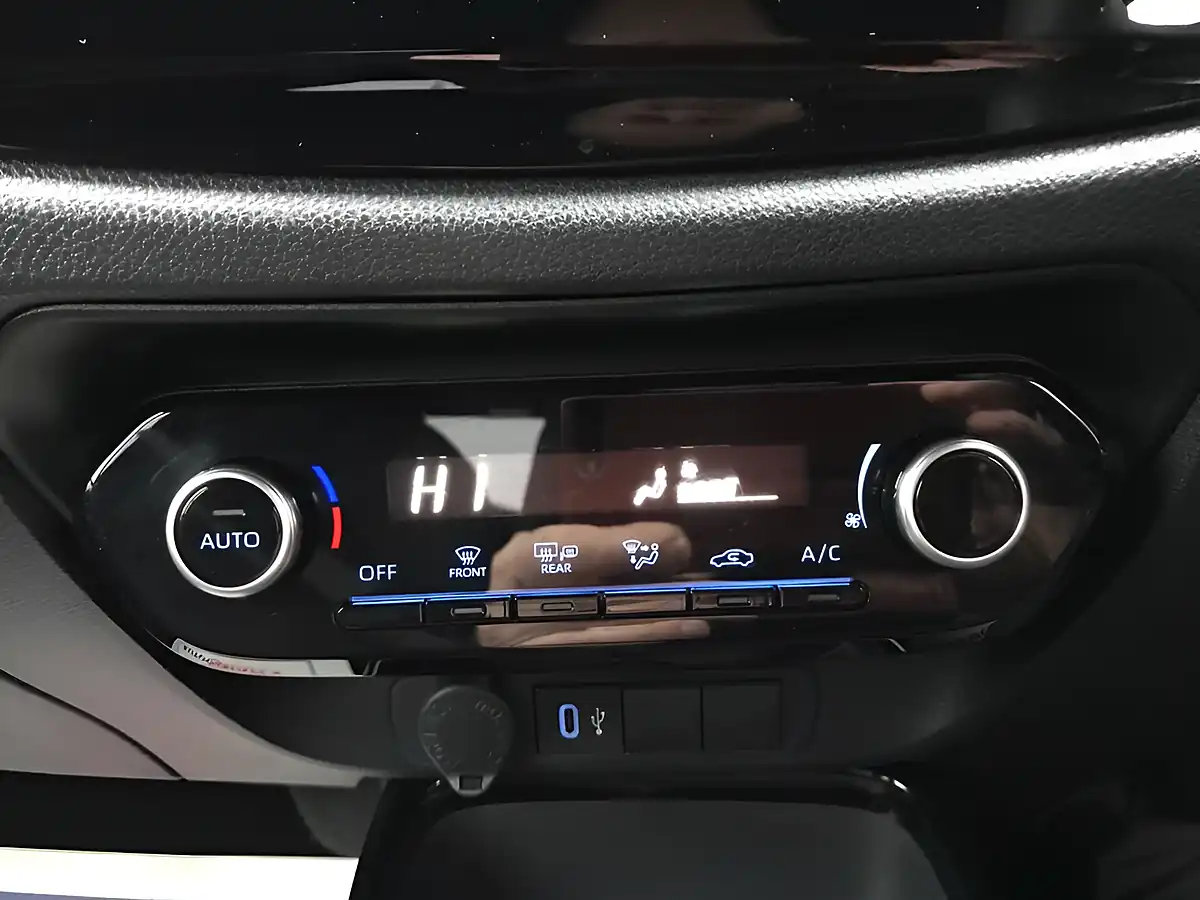 Used 2024 Toyota Aygo X Edge White - Interior and Exterior details 17