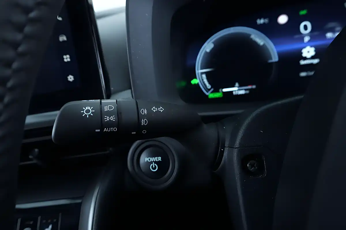 Used 2024 Toyota C-Hr Design White - Interior and Exterior details 13