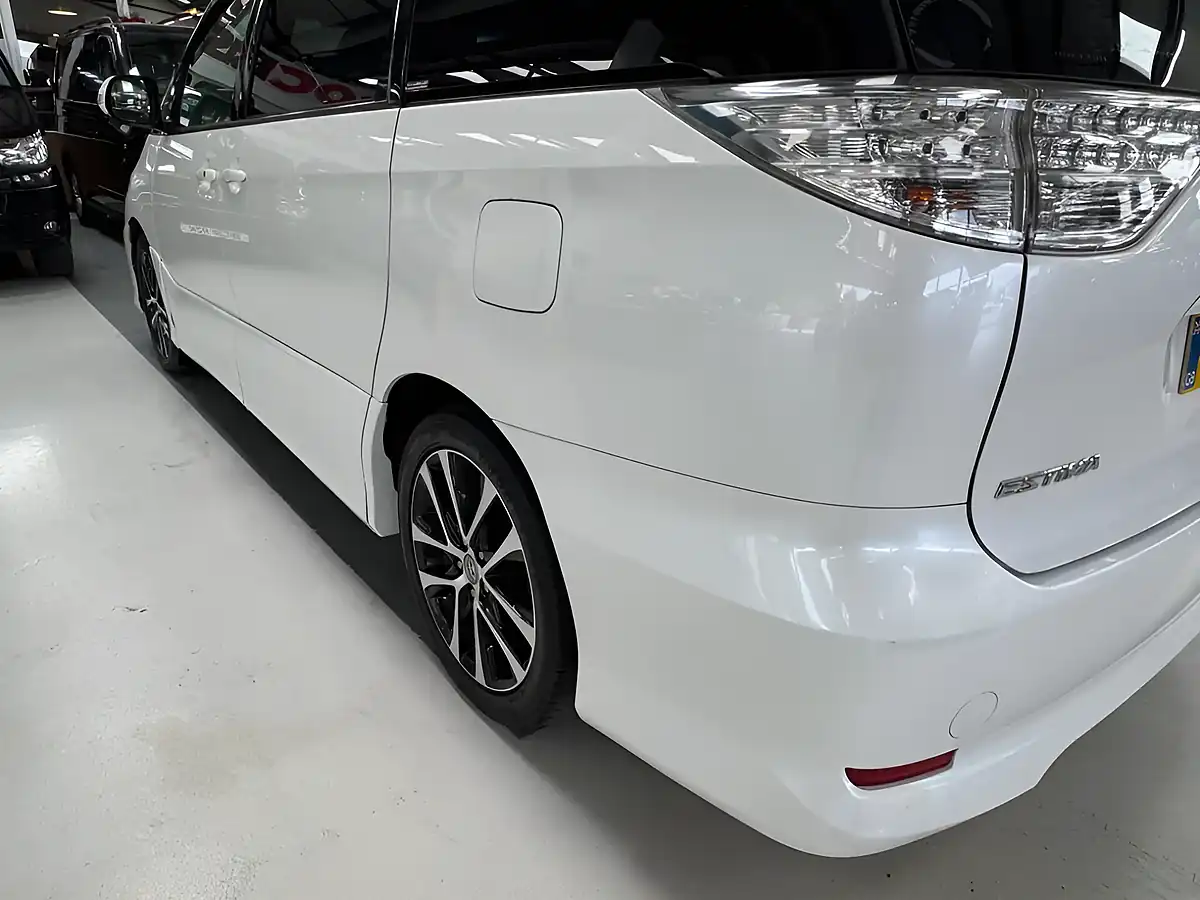 Used 2024 Toyota Estima White - Interior and Exterior details 10