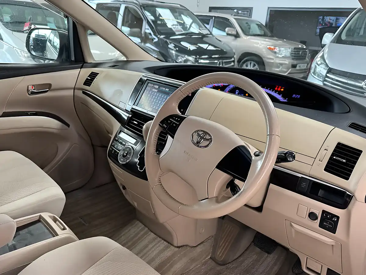 Used 2024 Toyota Estima White - Interior and Exterior details 13