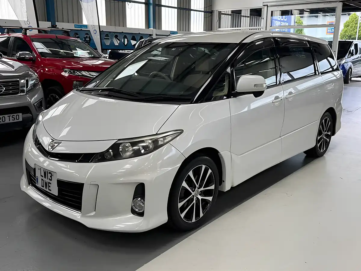 Used 2024 Toyota Estima White - Interior and Exterior details 3