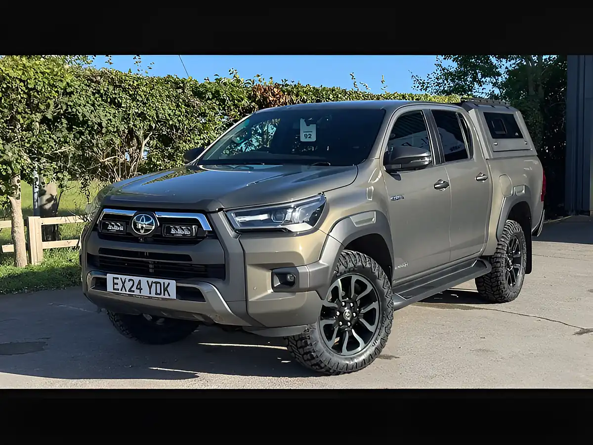 Used 2024 Toyota Hilux Invincible X Country Sports Edition Double Cab Bronze - Interior and Exterior details 12