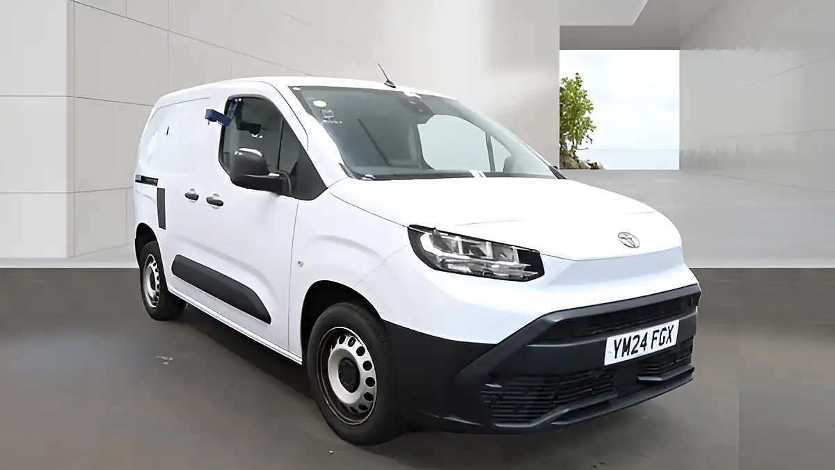 Used 2024 Toyota Proace Active Short Panel Van White - Front View