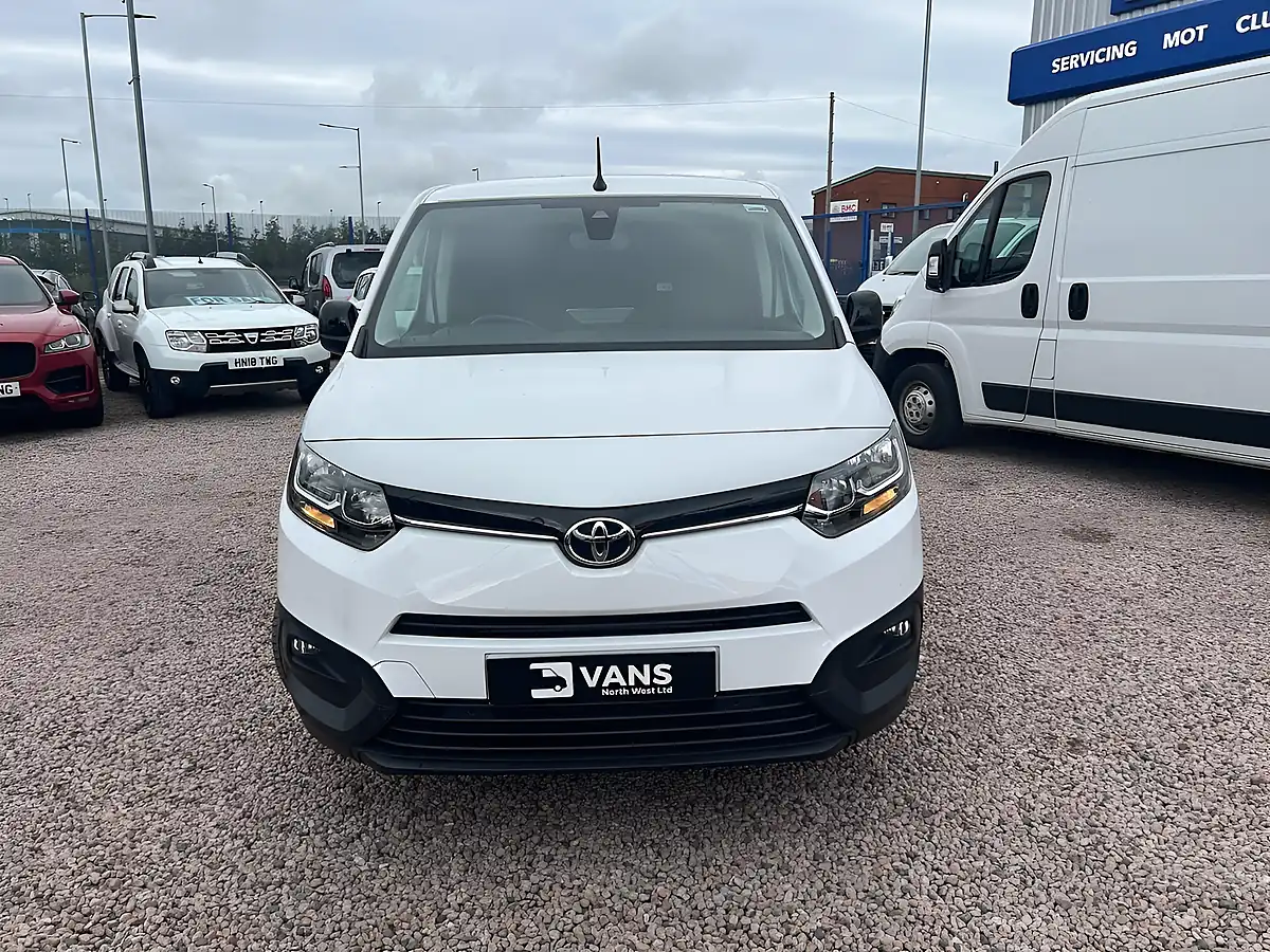 Used 2024 Toyota Proace City Icon White - Interior and Exterior details 10