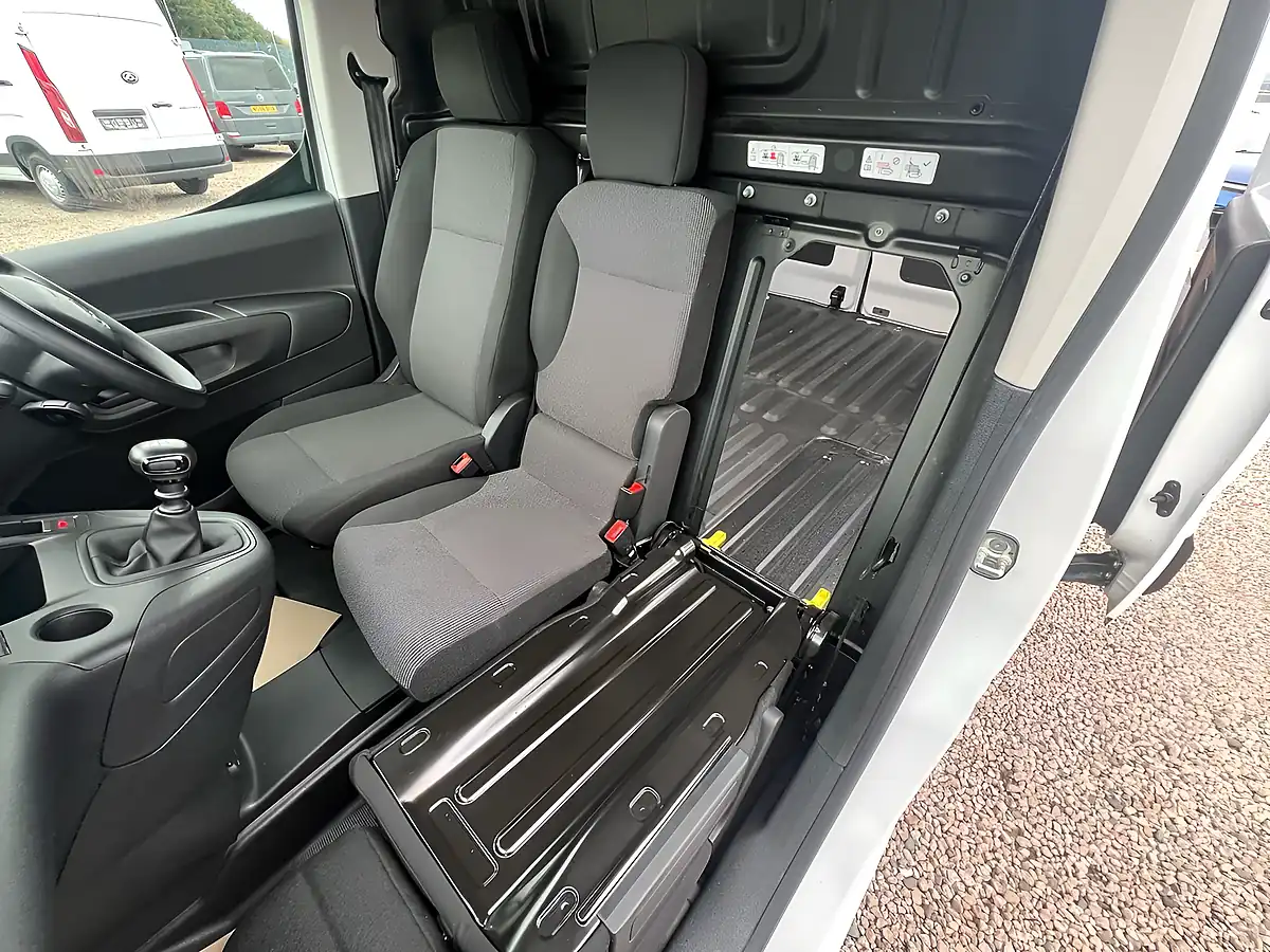 Used 2024 Toyota Proace City Icon White - Interior and Exterior details 8
