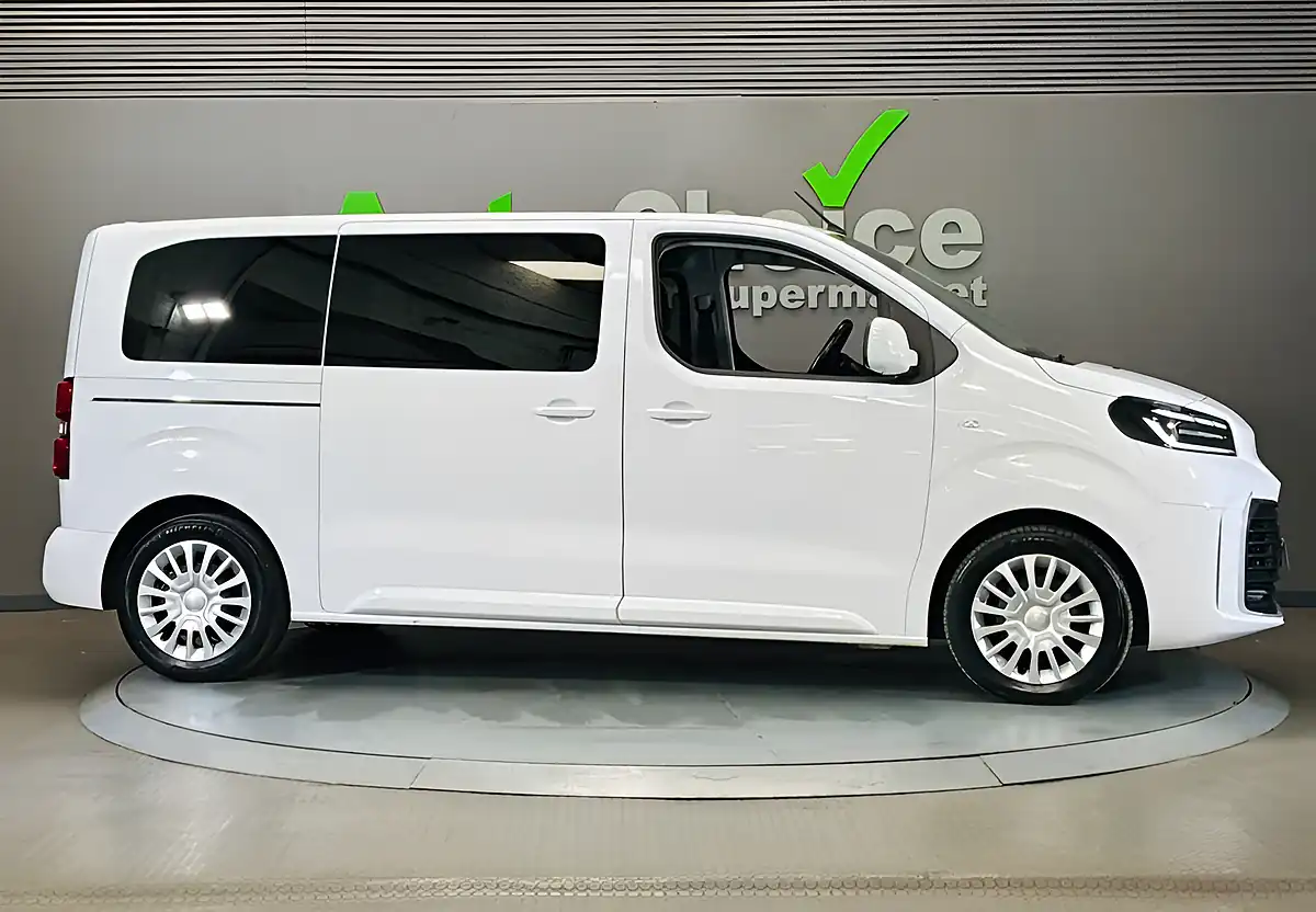 Used 2024 Toyota Proace Verso Icon White - Interior and Exterior details 18