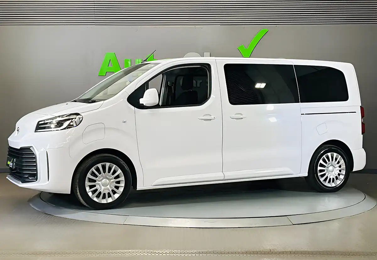 Used 2024 Toyota Proace Verso Icon White - Interior and Exterior details 6