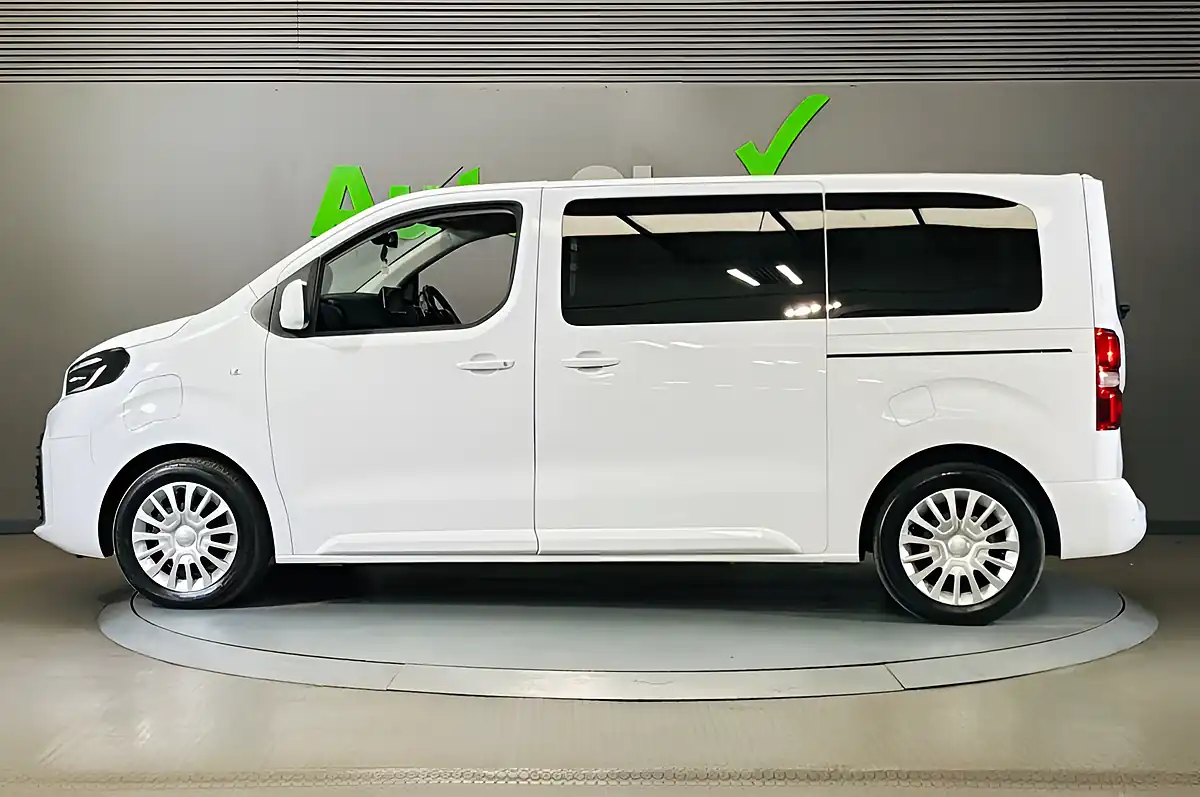 Used 2024 Toyota Proace Verso Icon White - Interior and Exterior details 7