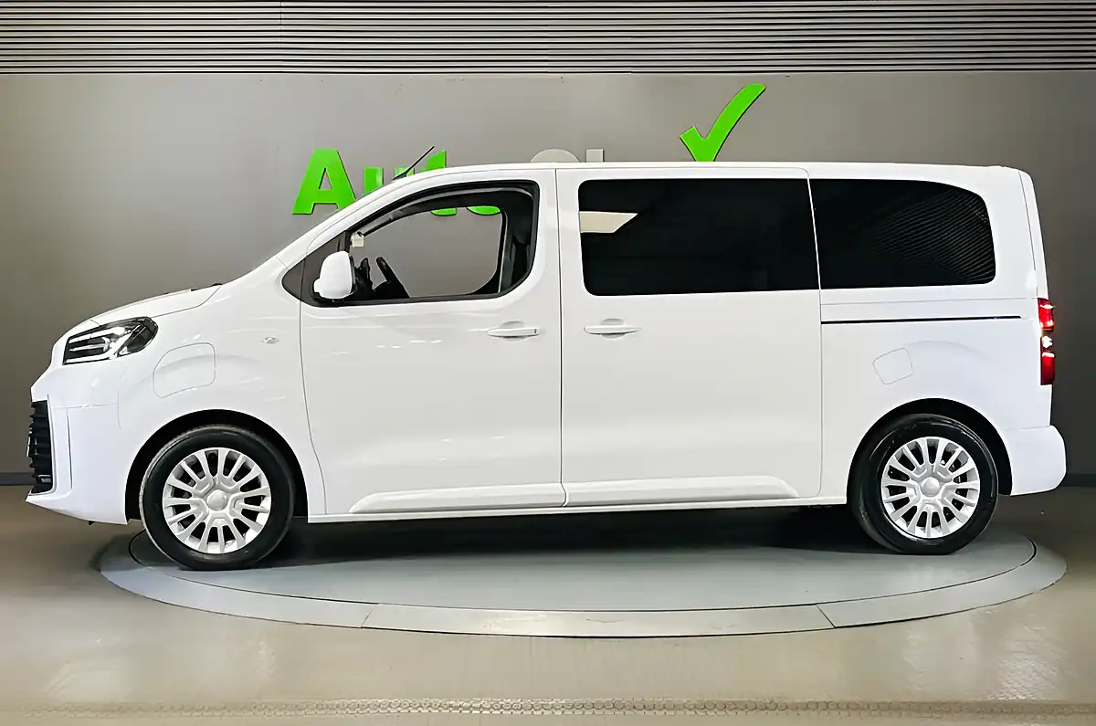 Used 2024 Toyota Proace Verso Icon White - Interior and Exterior details 8