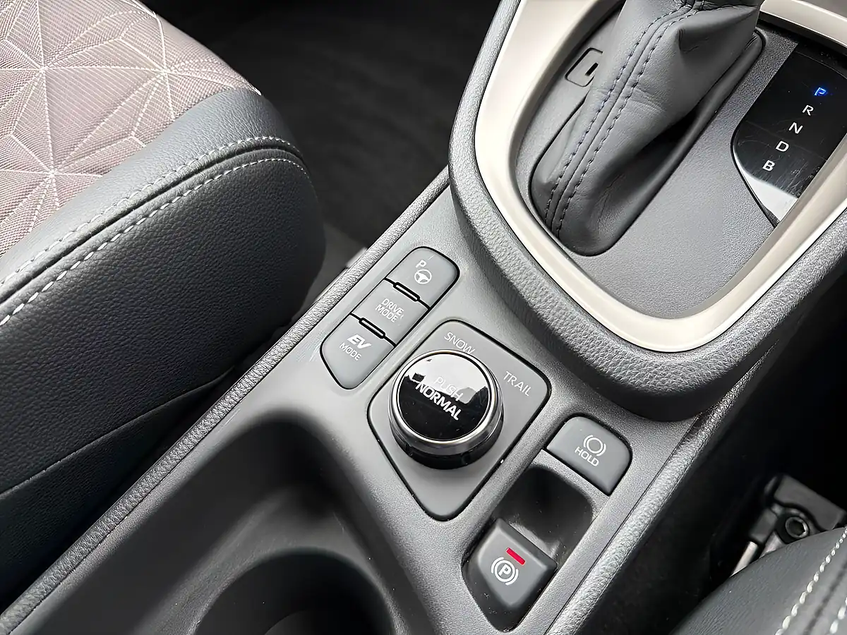 Used 2024 Toyota Yaris Cross Excel Silver - Interior and Exterior details 16