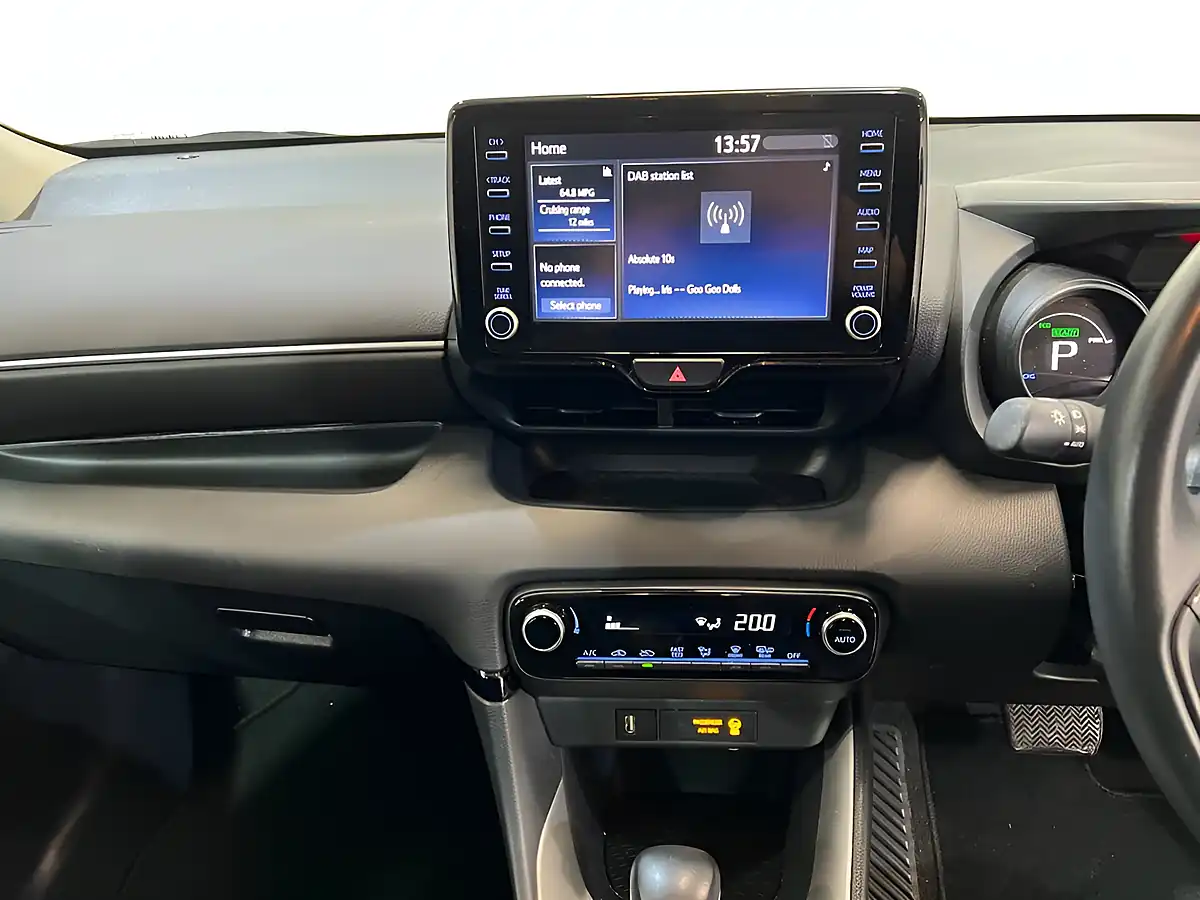 Used 2024 Toyota Yaris Design White - Interior and Exterior details 20
