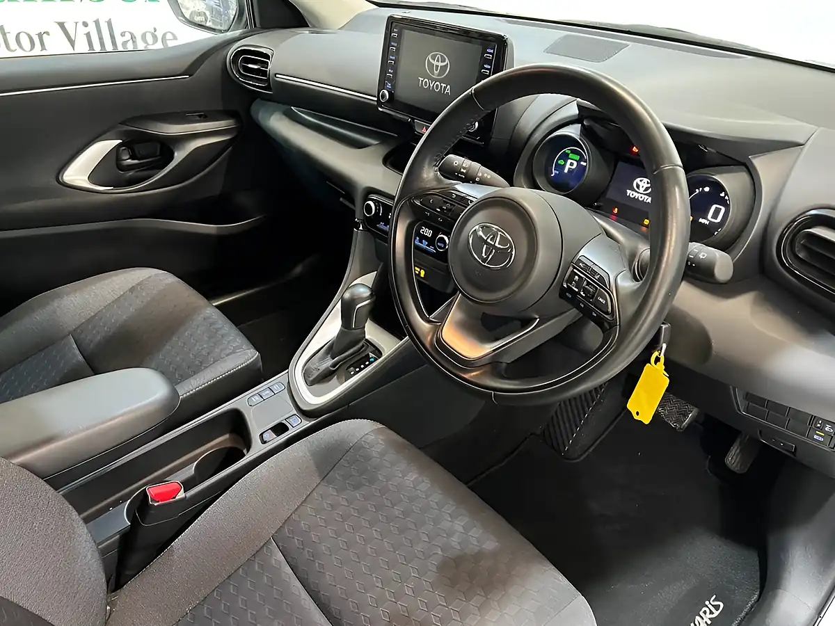 Used 2024 Toyota Yaris Design White - Interior and Exterior details 5