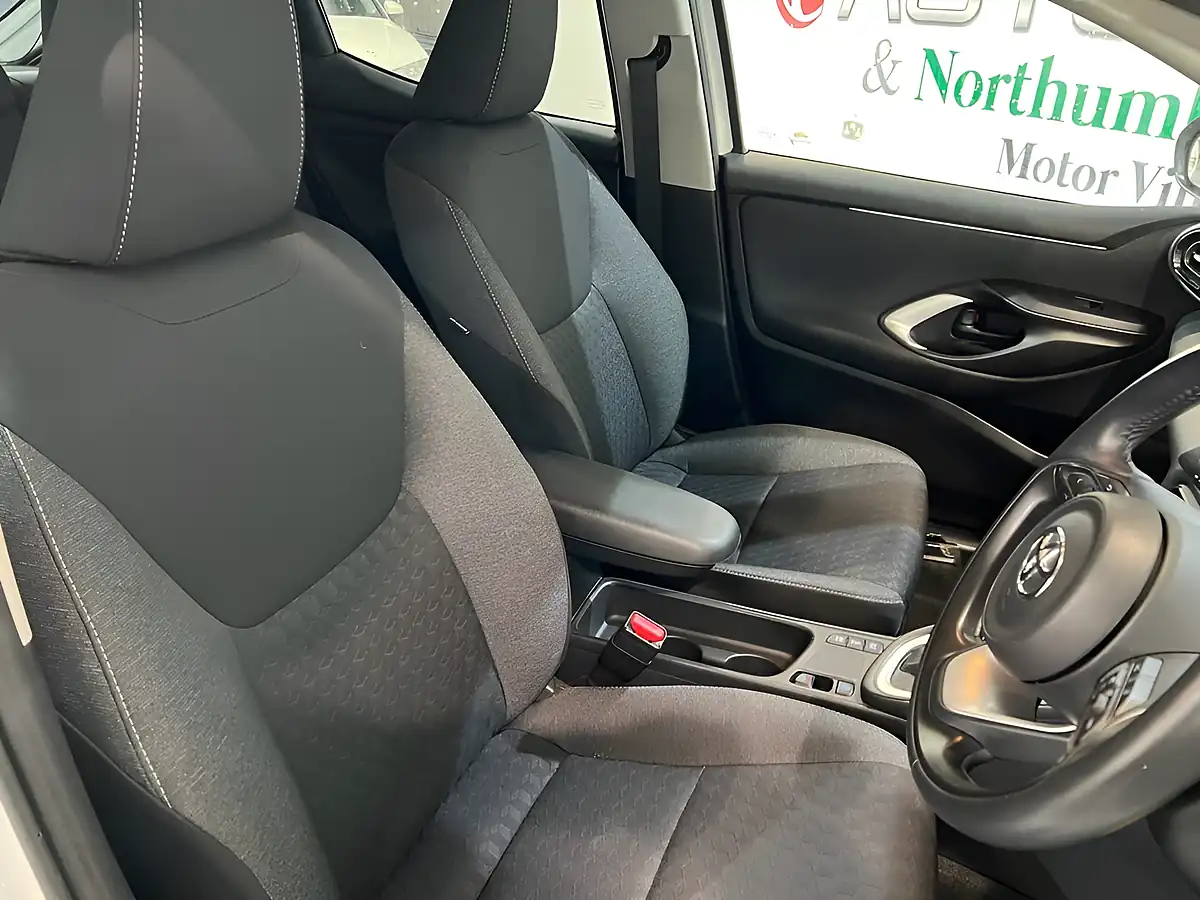 Used 2024 Toyota Yaris Design White - Interior and Exterior details 6