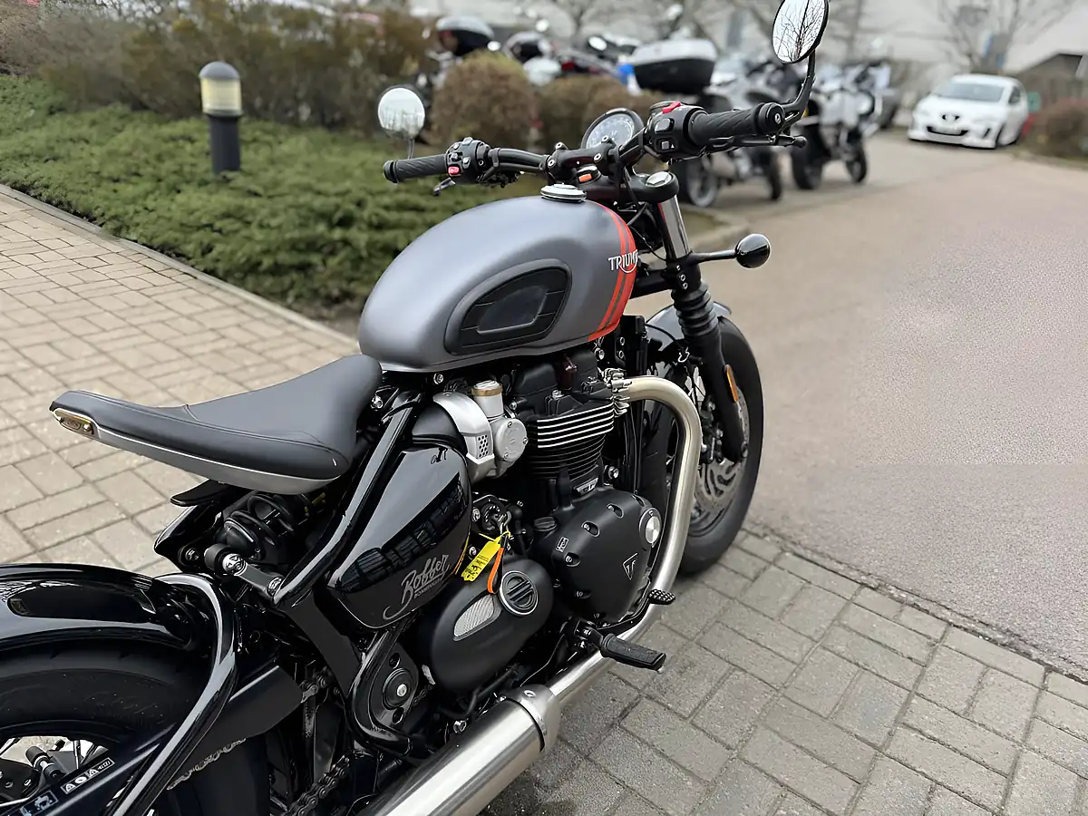 Used 2024 Triumph Bonneville Bobber Grey/Orange - Interior and Exterior details 12