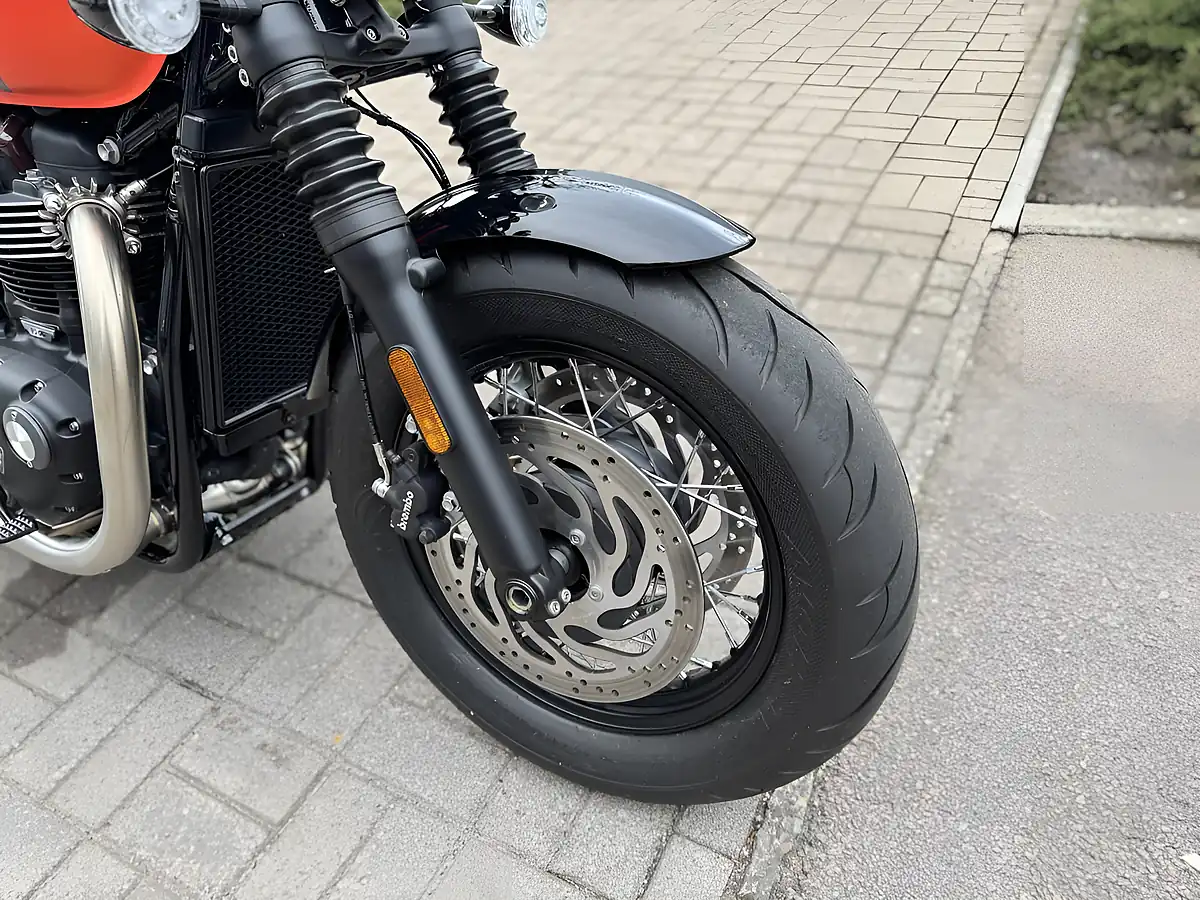 Used 2024 Triumph Bonneville Bobber Grey/Orange - Interior and Exterior details 14