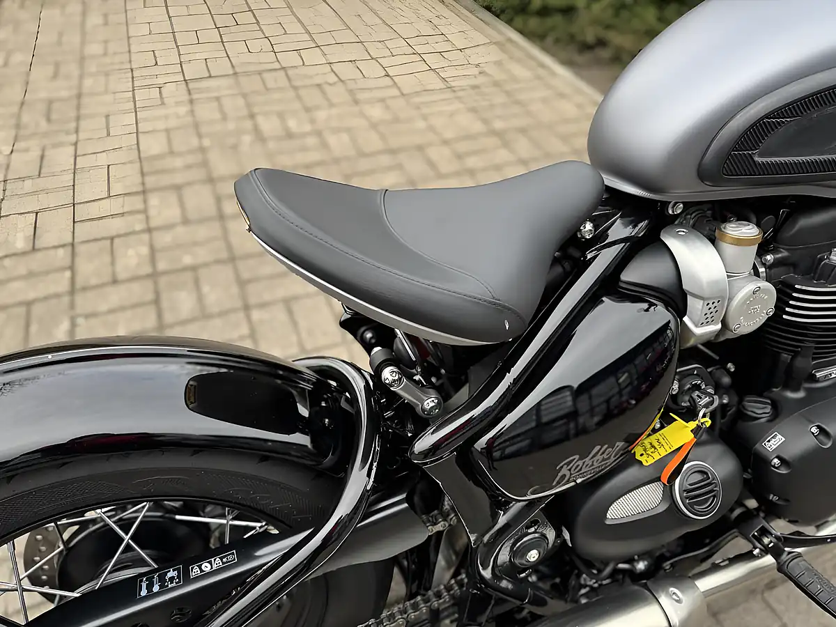 Used 2024 Triumph Bonneville Bobber Grey/Orange - Interior and Exterior details 16