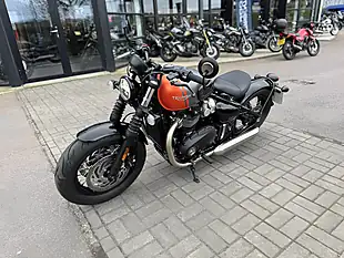 Used 2024 Triumph Bonneville Bobber Grey/Orange - Interior and Exterior details 6