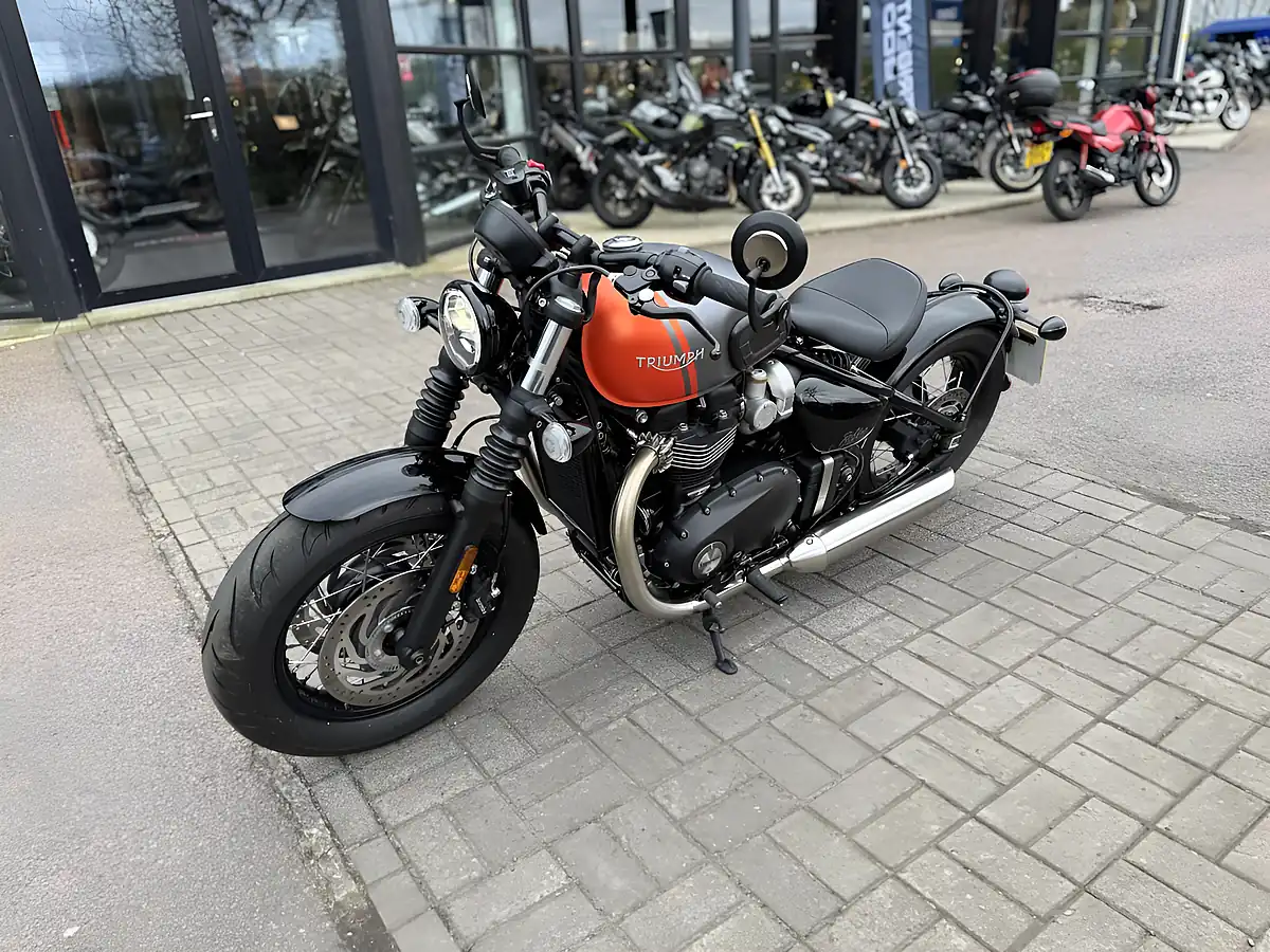 Used 2024 Triumph Bonneville Bobber Grey/Orange - Interior and Exterior details 6