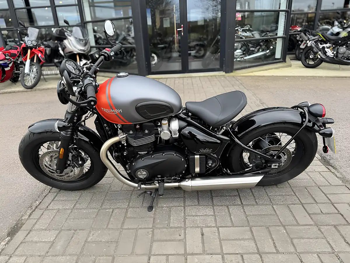 Used 2024 Triumph Bonneville Bobber Grey/Orange - Interior and Exterior details 7