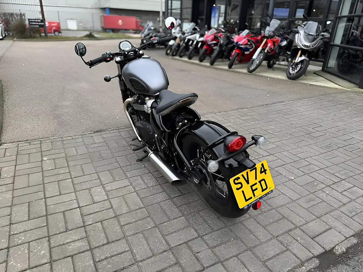 Used 2024 Triumph Bonneville Bobber Grey/Orange - Interior and Exterior details 8