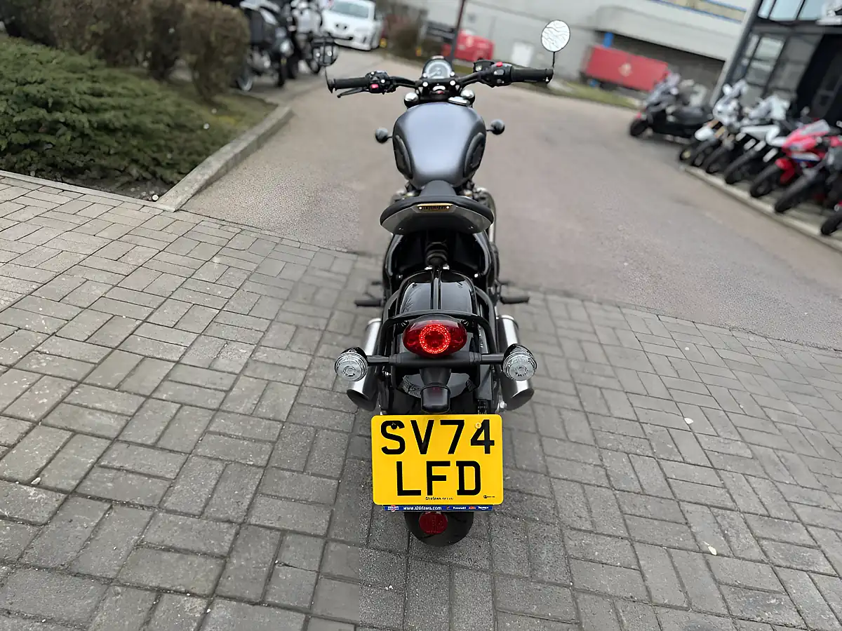 Used 2024 Triumph Bonneville Bobber Grey/Orange - Interior and Exterior details 9
