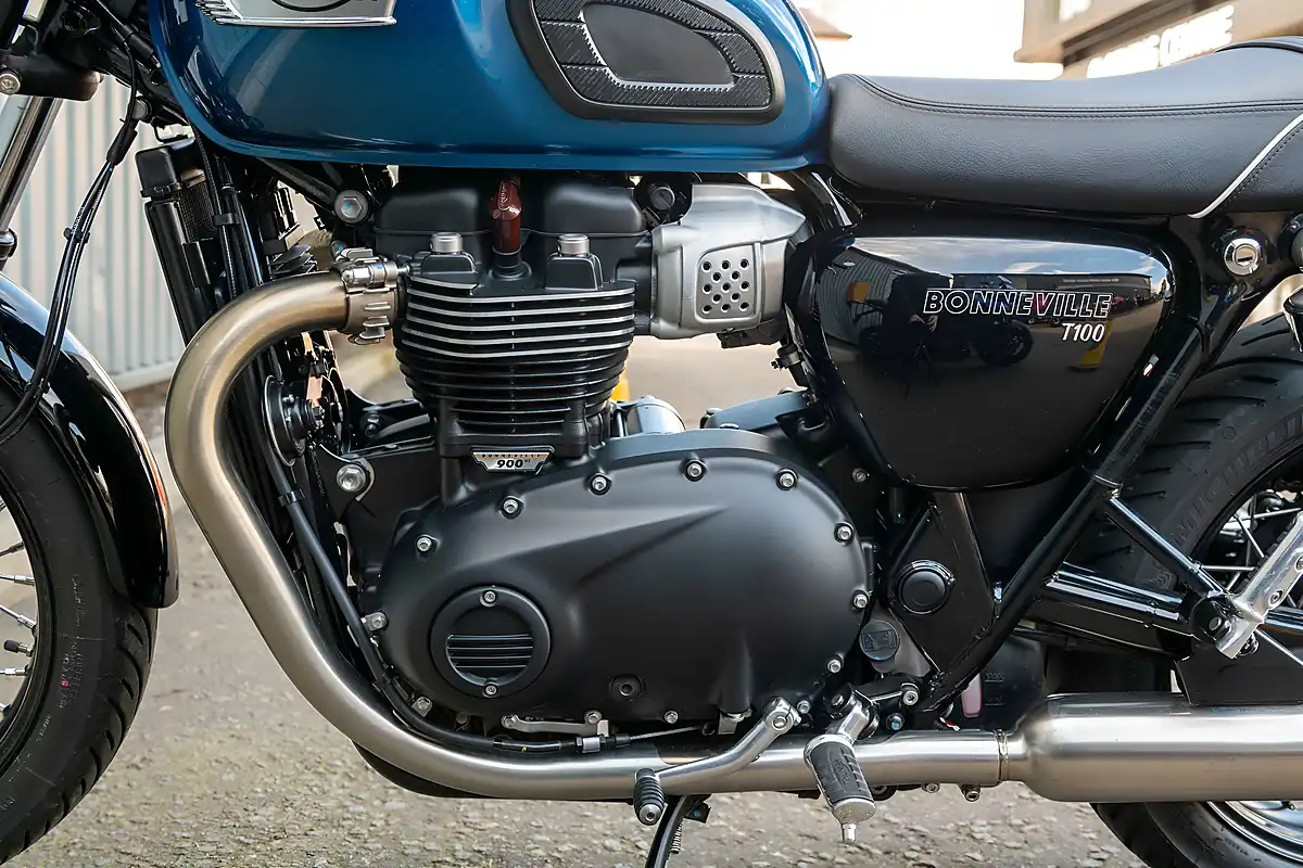 Used 2024 Triumph Bonneville T100 Chrome Edition Cobalt Blue - Interior and Exterior details 10