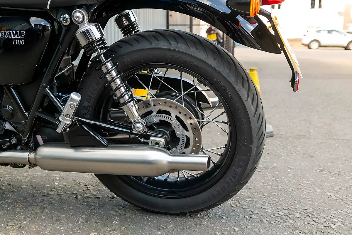 Used 2024 Triumph Bonneville T100 Chrome Edition Cobalt Blue - Interior and Exterior details 11
