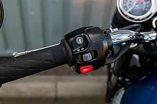 Used 2024 Triumph Bonneville T100 Chrome Edition Cobalt Blue - Interior and Exterior details 15