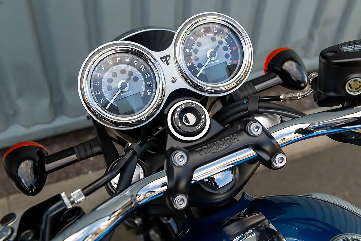 Used 2024 Triumph Bonneville T100 Chrome Edition Cobalt Blue - Interior and Exterior details 17