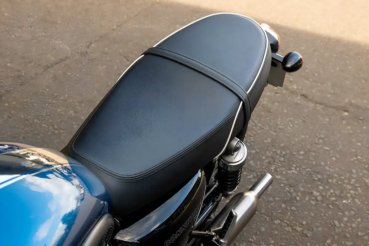 Used 2024 Triumph Bonneville T100 Chrome Edition Cobalt Blue - Interior and Exterior details 20