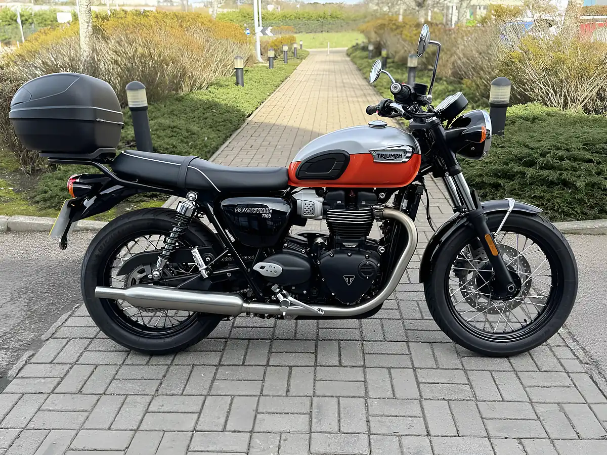 Used 2024 Triumph Bonneville T100 Silver/Orange - Front View