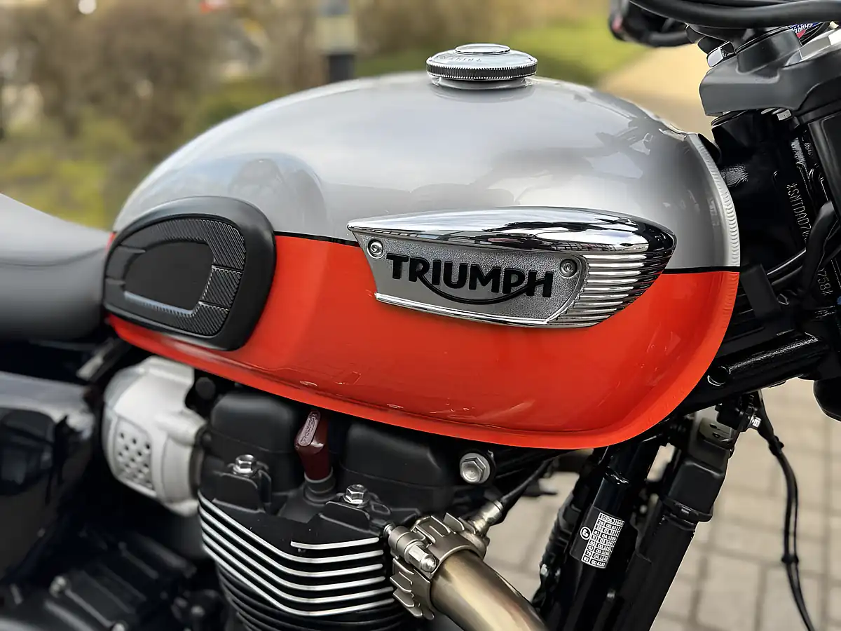Used 2024 Triumph Bonneville T100 Silver/Orange - Interior and Exterior details 17