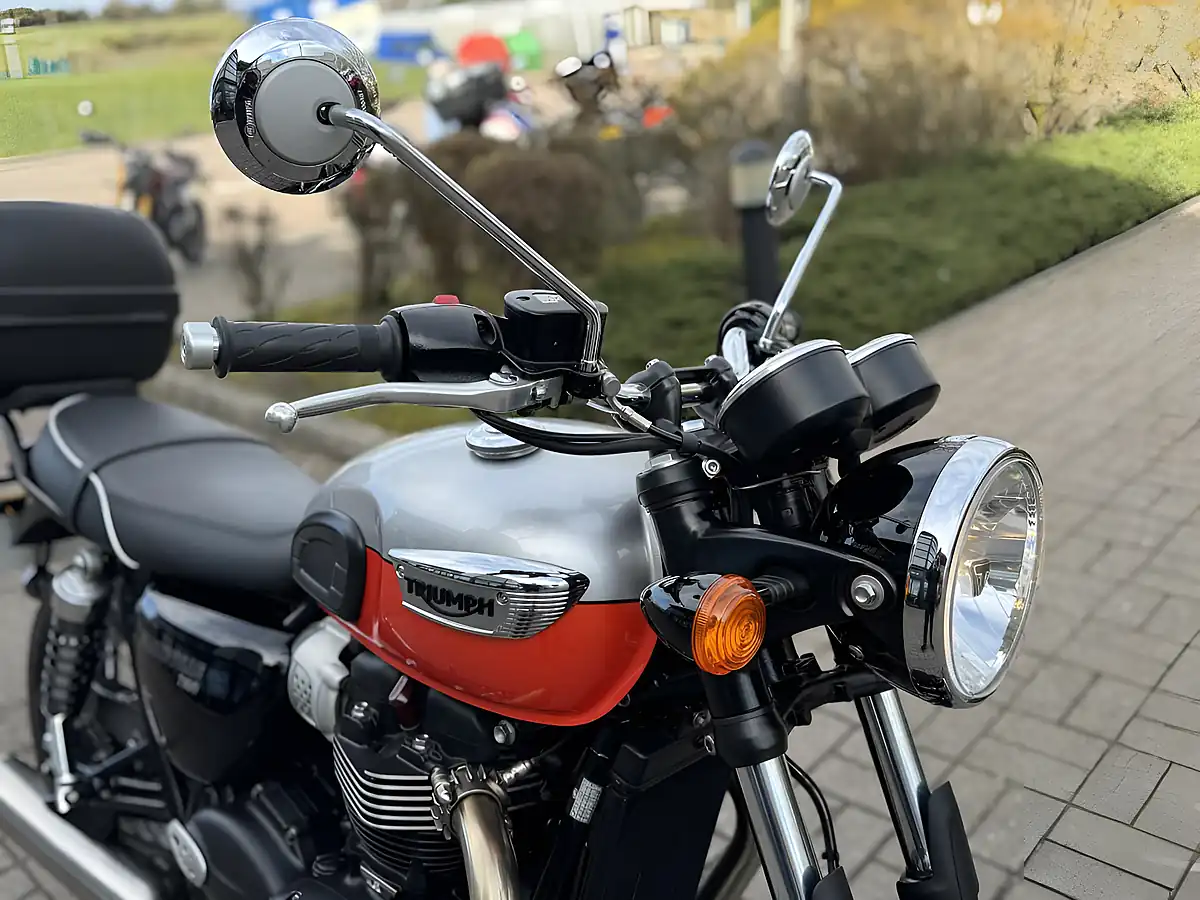 Used 2024 Triumph Bonneville T100 Silver/Orange - Interior and Exterior details 19