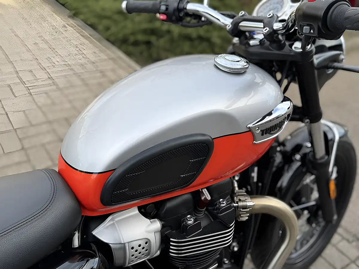 Used 2024 Triumph Bonneville T100 Silver/Orange - Interior and Exterior details 20