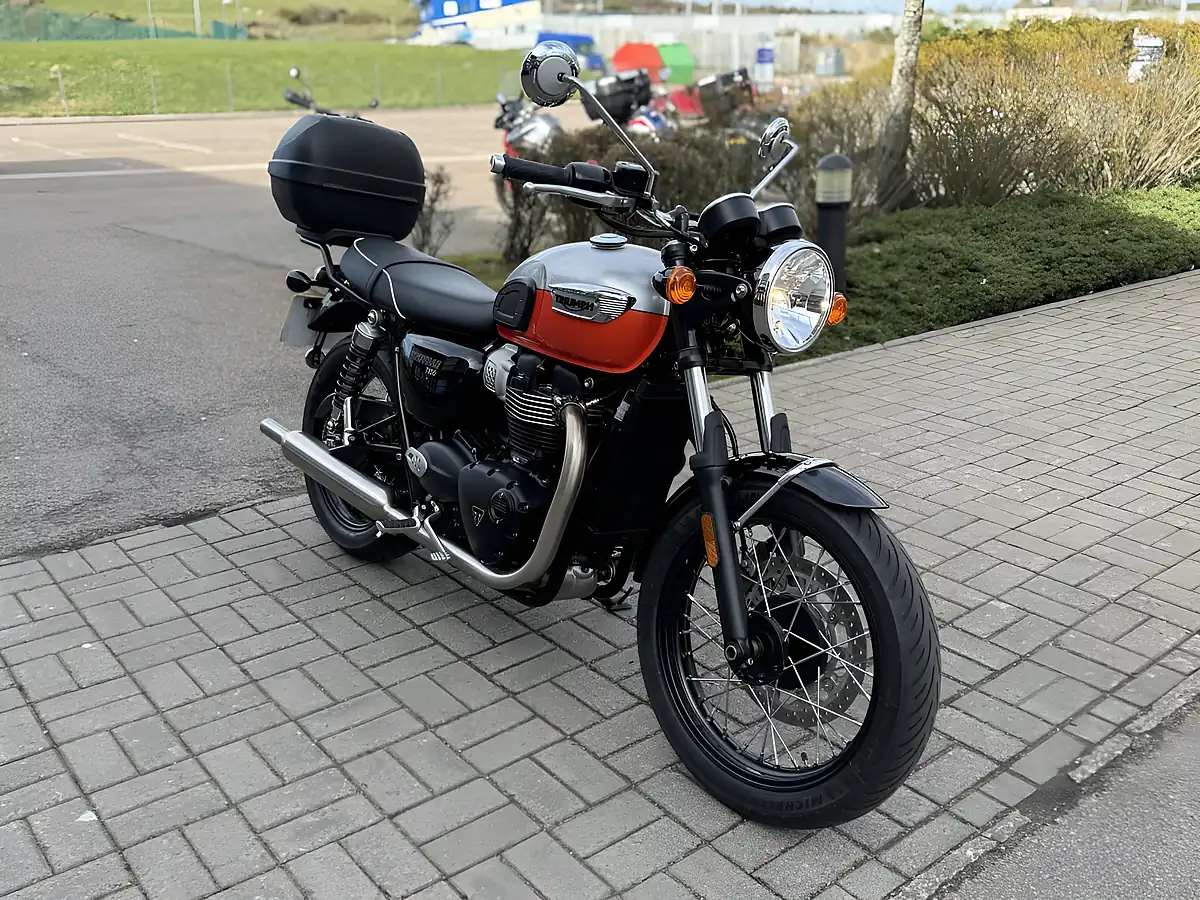 Used 2024 Triumph Bonneville T100 Silver/Orange - Interior and Exterior details 4